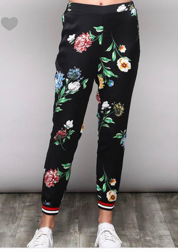 Everything flower joggers